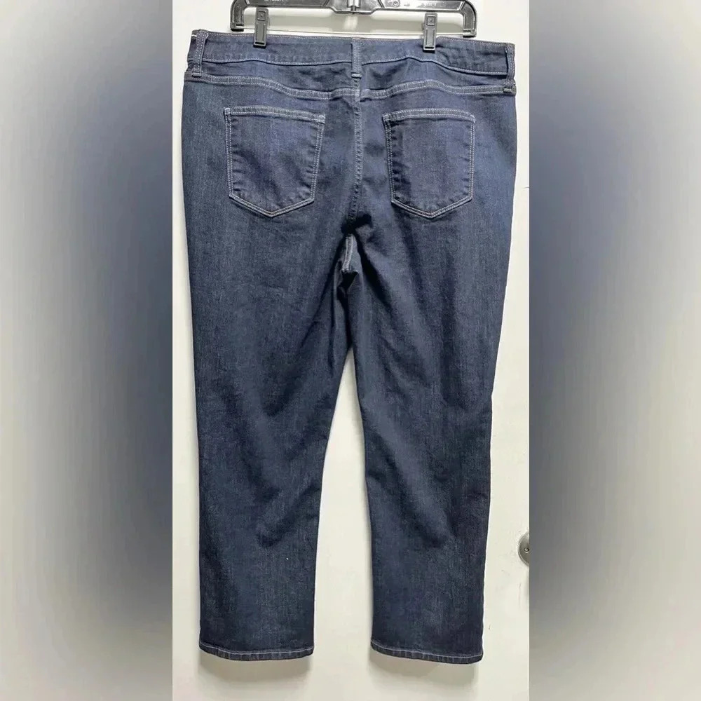 St Johns Bay woman straight leg blue jeans - Picture 3 of 3